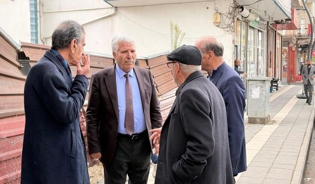 Başkan Karamehmetoğlu esnaf ve vatandaşlarla bir araya geldi