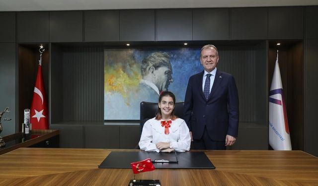 Başkan Seçer makamını çocuklara bıraktı