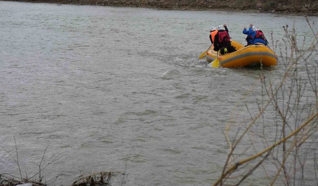 Bayburt Üniversiteler Arası Rafting Şampiyonası nehir inişi yarışıyla tamamlandı