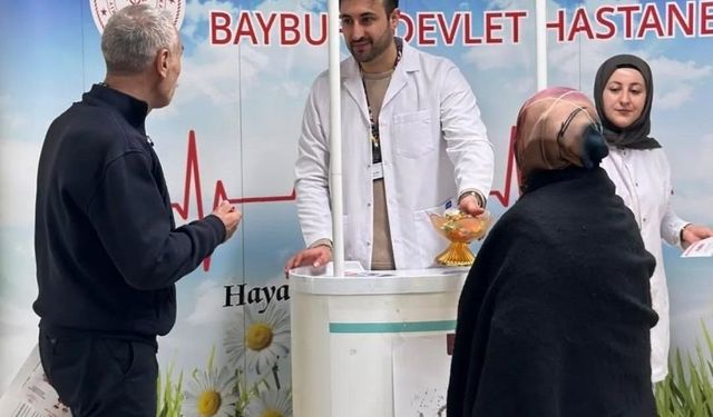 Bayburt'ta vatandaşlara kalp sağlığı bilgilendirmesi yapıldı