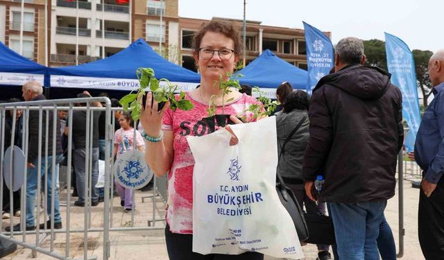 Binlerce fide Kuşadası ve İncirliova'da vatandaşlarla buluştu
