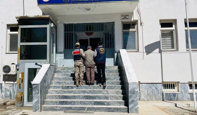 Birecik'te aranan 2 şahıs yakalandı