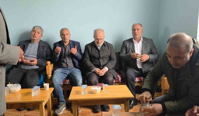 Diyarbakır'da yıldırım çarpması sonucu ölen çocukların aileleri taziyeleri kabul ediyor