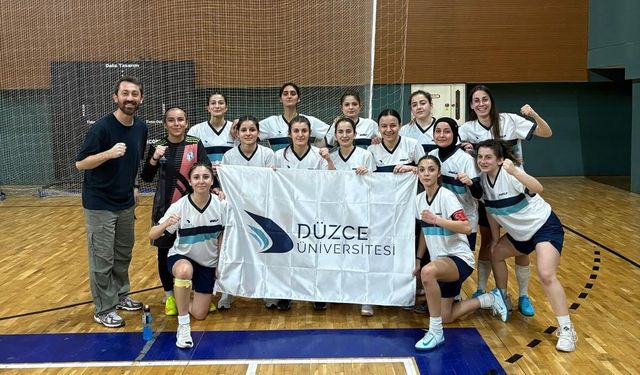 Düzce Üniversitesi salon futbolu kadın takımı 2. Oldu
