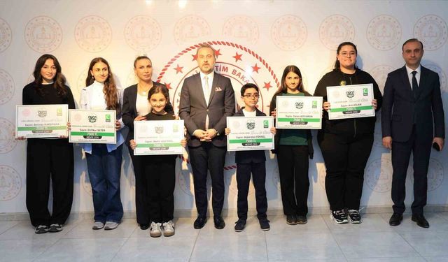 Elazığ'da 'Bağımlılık' temalı yarışmada ödüller verildi