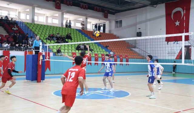 Elazığ'da genç erkekler voleybol grup birinciliği heyecanı başladı