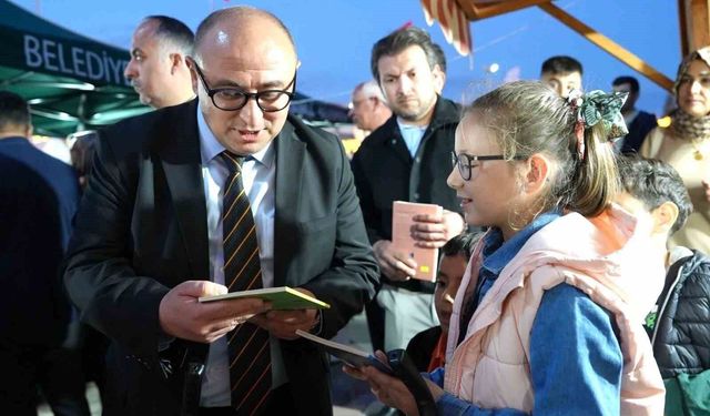 Erdemli’de Edebiyat Rüzgârı: Kitap Günleri Büyük İlgi Gördü