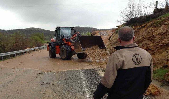 Gercüş'te sağanak yağış sel getirdi