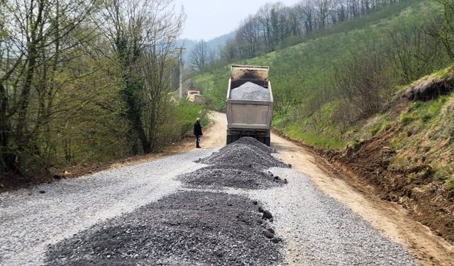 Gümüşova'da köy yolları yenileniyor