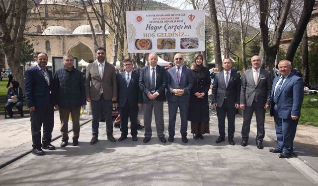 İhtiyaç sahibi gençlerin evlilik masrafları için hayır çarşısı yapıldı