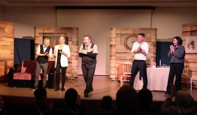 İncirliova'da Kim Haklı adlı tiyatro izleyicilerden tam not aldı