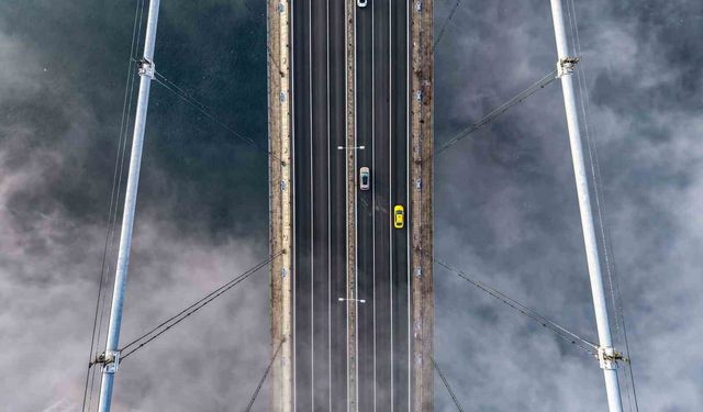 İstanbul'daki yoğun sis Boğaz'da görsel şölen oluşturdu