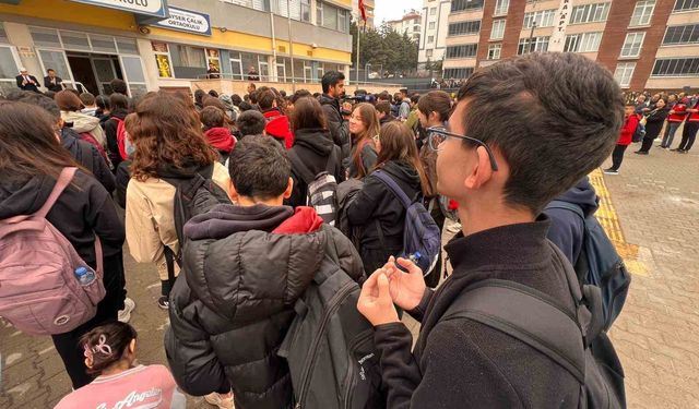 Kahramanmaraş'ta öğrenciler, saldırıda hayatını kaybedenler için dua etti