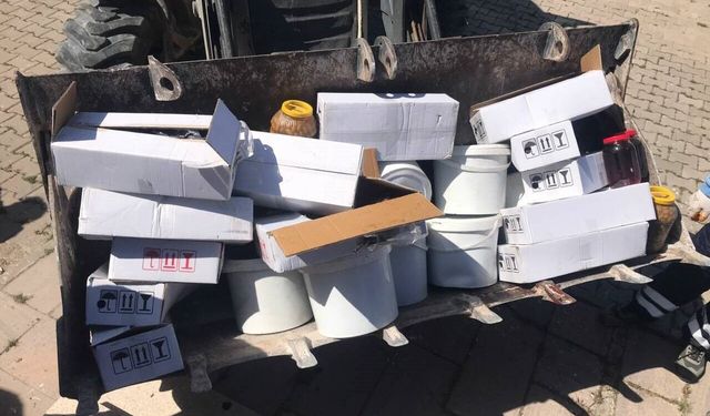 Kamyondaki 4 ton kaçak gıda ürünü imha edildi