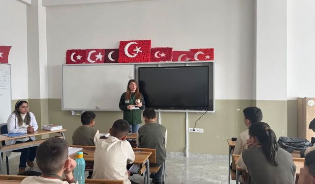 Kars'ta öğrencilere sağlıklı yaşam bilinci: Yeşilay'dan anlamlı eğitim
