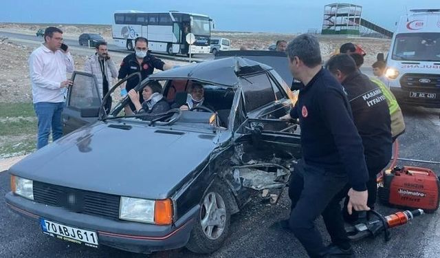 Kaza sonrası araçta sıkışan karı kocayı itfaiye kurtardı