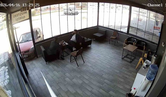 Kimse ne yaptığını anlamadı: Etrafında aracıya etrafında dönen sürücü iş yerine çarptı