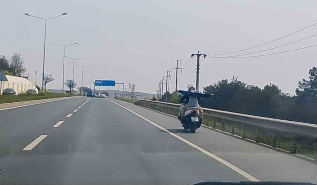 Kırıkkale'de motosiklette kasksız çocuğun tehlikeli yolculuğu kamerada