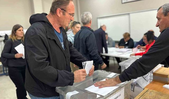 Kırklareli'nde Bulgaristan seçimleri için çifte vatandaşlar sandık başına gitti