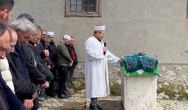 'Köyün neşesi' engelli genç herkesi gözyaşlarına boğdu: İmam ayakta durmakta güçlük çekti