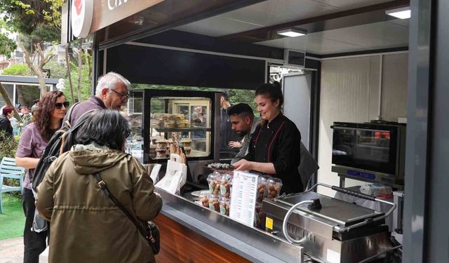 Menderes Park'ta Vegan Kafe dönemi yoğun ilgiyle başladı