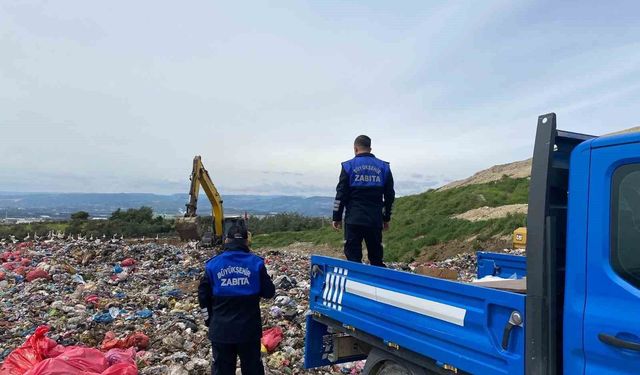 Mersin'de sağlıksız şekilde taşınan çiğ köfte kolilerine el konuldu