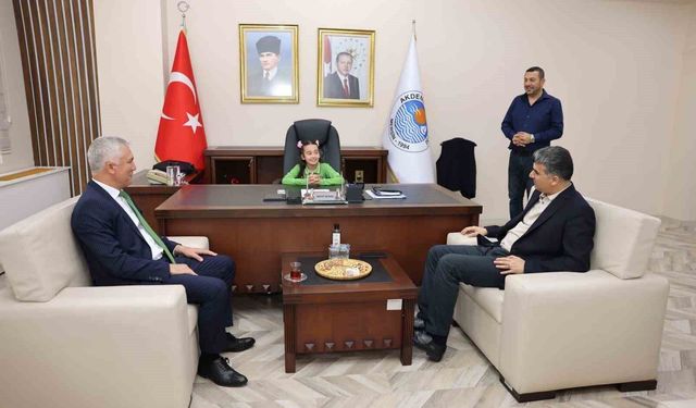 Minik Buğlem bir günlüğüne başkan oldu, ilk talimat park için geldi