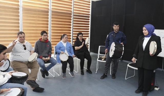 Müzikle engeller aşılıyor