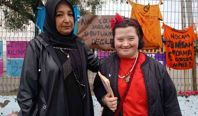 Öğretmen Ayla Kara'nın yakınları okulda dua etti