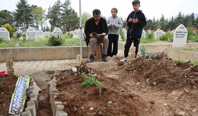 Saldırıda ölen 4 öğrencinin mezarında hüzün ve gözyaşı hakim