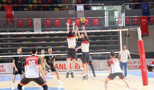 Şanlıurfa Büyükşehir Belediyesi genç erkekler voleybol takımı filede iddialı