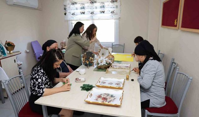 Sessizliğini sanatla aştı: İşitme engelli Sinem'in başarı hikayesi