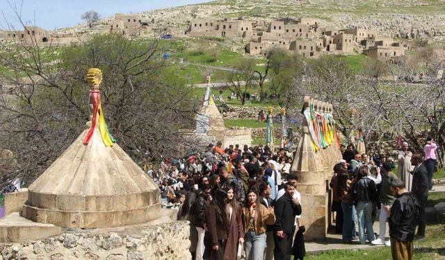 Şırnak'ta Ezidiler 'Çarşema Sor Bayramı'nı festival havasında kutladı