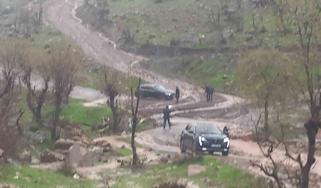 Şırnak'ta köy yolu kapandı, öğretmenler mahsur kaldı