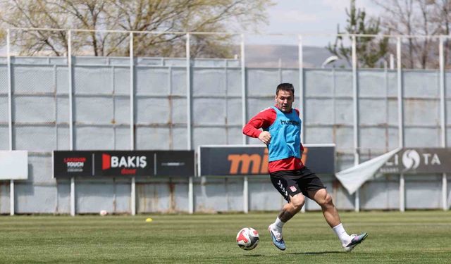 Sivasspor'da Rey Manaj idmanlara başladı