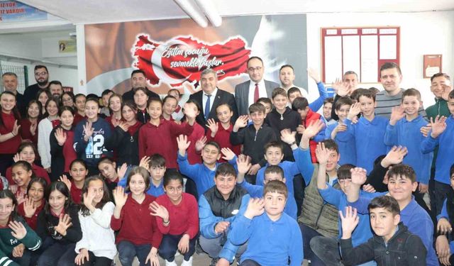 Sünnetci okul programlarına devam ediyor