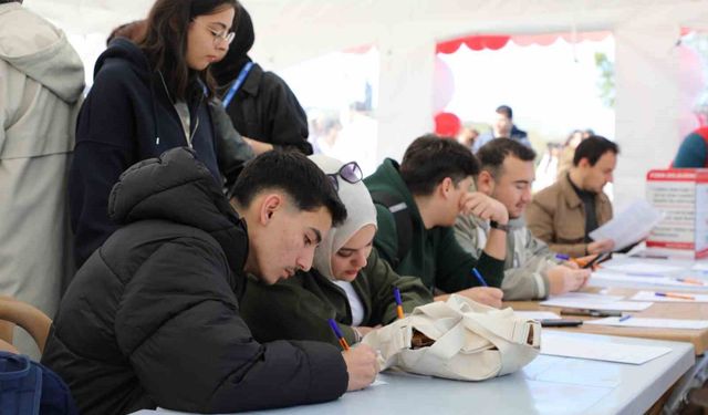 Üniversite öğrencilerinden 3 günde 556 ünite kan toplandı