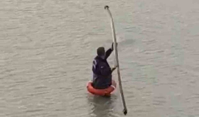 Yapay gölette mahsur kalan tilkiyi itfaiye kurtardı