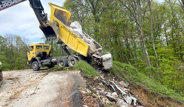 Yenitepe'de heyelan alarmı, stabilizasyon çalışmaları başlatıldı