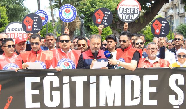 “Eğitim Camiası Ayakta: ‘Öğretmene Uzanan Eller Kırılsın’”