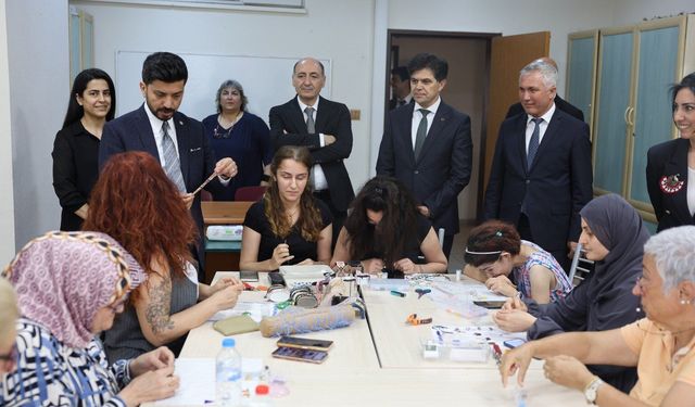 Genel Müdür Dr.Topoğlu , Mersin Halk Eğitim Merkezi'nde İncelemelerde Bulundu