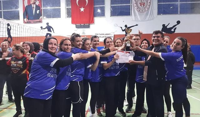 Bozyazı'da 'Evimin Sultanları Anneler Günü Voleybol Turnuvası' tamamlandı