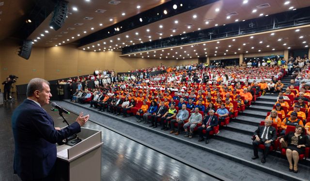 Seçer’den Belediye Çalışanlarına:“Tarihe Not Düşüyorsunuz”
