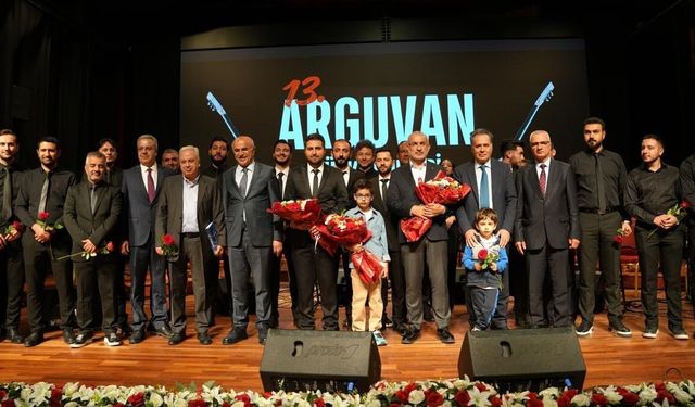 '13. Arguvan Türkü Günleri' konseri büyük ilgi gördü