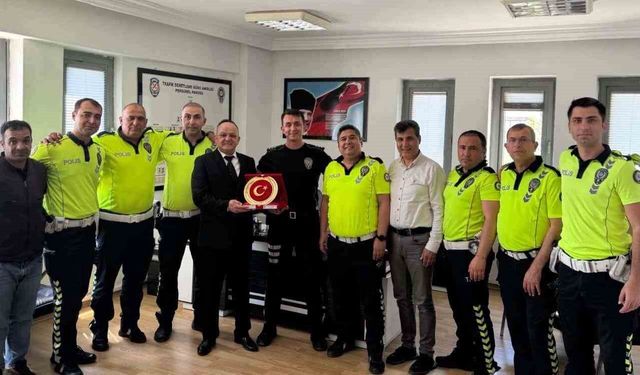 30 yıllık trafik polisinden duygulandıran veda
