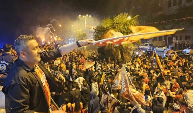 45 günlük Sare bebek, Galatasaray'ın şampiyonluk kutlamasında