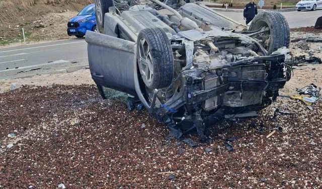 Aksaray'da iki otomobil çarpıştı: 1 ölü, 2 yaralı
