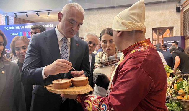 Bakan Ersoy: 'Turistler artık gastronomi için rota belirliyor'