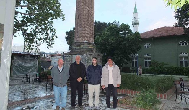 Balıkesir'de yalnız minare mahallenin simgesi oldu