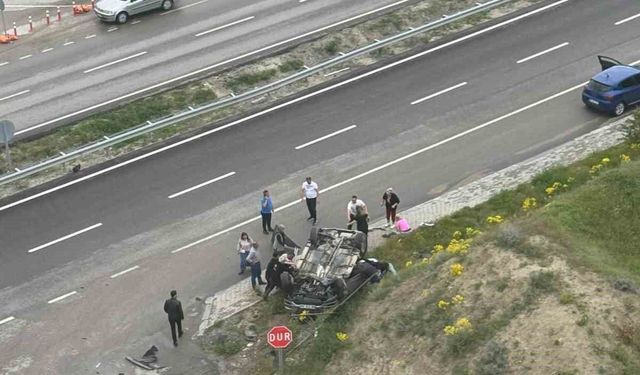 Başkentte takla atan otomobilden 3 kişi yaralı kurtuldu